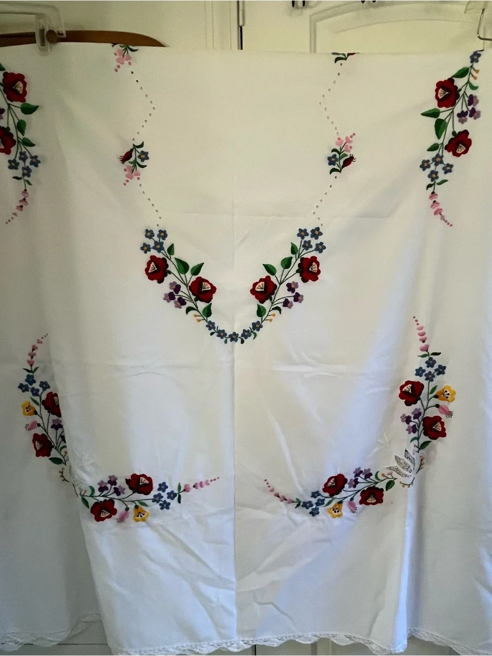 Vintage Hand Embroidered Kalocsa Floral Tablecloth Lace Trim White 88 X 44